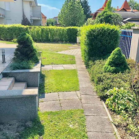Beach Apartman - *